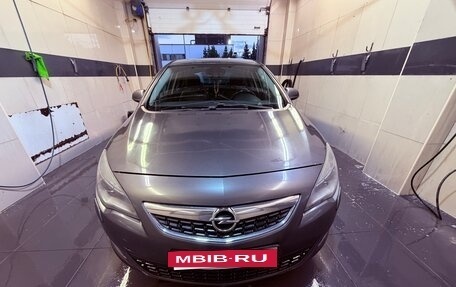 Opel Astra J, 2011 год, 556 000 рублей, 2 фотография