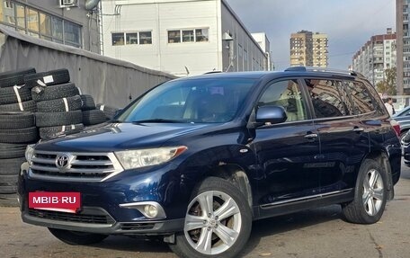Toyota Highlander III, 2011 год, 1 799 000 рублей, 2 фотография