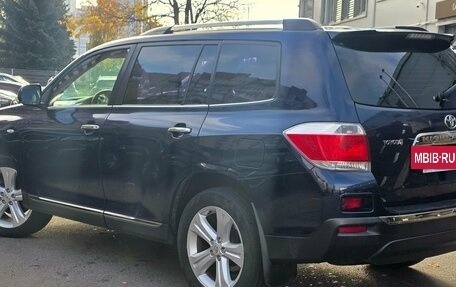 Toyota Highlander III, 2011 год, 1 799 000 рублей, 4 фотография