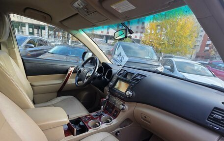Toyota Highlander III, 2011 год, 1 799 000 рублей, 9 фотография