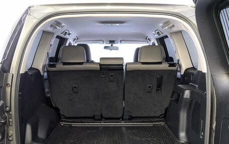 Toyota Land Cruiser Prado 150 рестайлинг, 2019 год, 4 200 000 рублей, 10 фотография