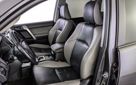 Toyota Land Cruiser Prado 150 рестайлинг, 2019 год, 4 200 000 рублей, 20 фотография