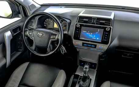 Toyota Land Cruiser Prado 150 рестайлинг, 2019 год, 4 200 000 рублей, 30 фотография