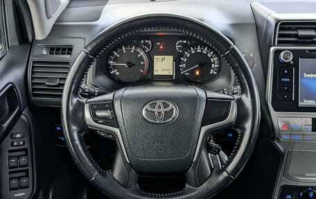 Toyota Land Cruiser Prado 150 рестайлинг, 2019 год, 4 200 000 рублей, 22 фотография