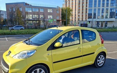 Peugeot 107 I рестайлинг, 2010 год, 380 000 рублей, 2 фотография