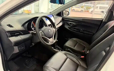 Toyota Yaris XP150 рестайлинг, 2022 год, 925 000 рублей, 8 фотография