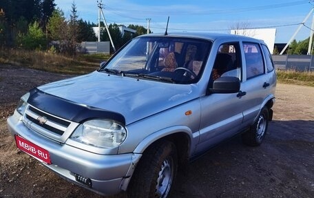 Chevrolet Niva I рестайлинг, 2004 год, 220 000 рублей, 1 фотография