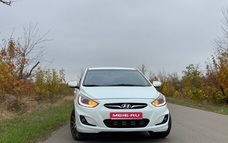 Hyundai Solaris II рестайлинг, 2013 год, 800 000 рублей, 1 фотография
