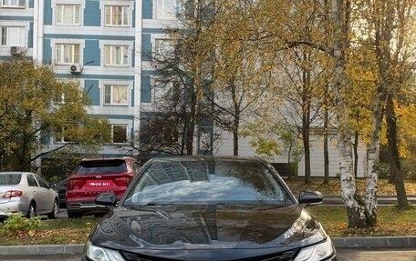 Toyota Camry, 2018 год, 2 550 000 рублей, 1 фотография