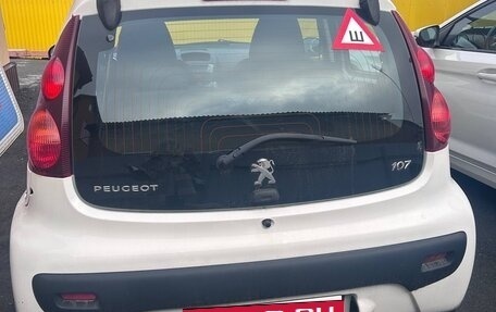 Peugeot 107 I рестайлинг, 2013 год, 590 000 рублей, 2 фотография