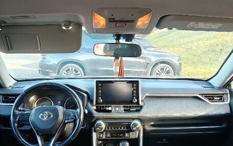 Toyota RAV4, 2019 год, 3 300 000 рублей, 8 фотография