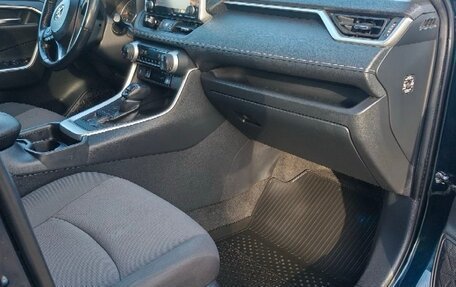 Toyota RAV4, 2019 год, 3 300 000 рублей, 11 фотография