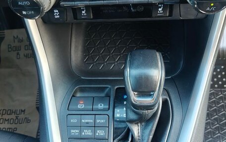 Toyota RAV4, 2019 год, 3 300 000 рублей, 15 фотография