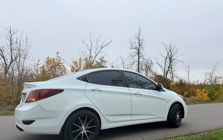 Hyundai Solaris II рестайлинг, 2013 год, 800 000 рублей, 3 фотография