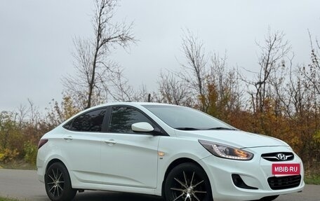 Hyundai Solaris II рестайлинг, 2013 год, 800 000 рублей, 2 фотография