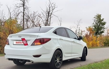 Hyundai Solaris II рестайлинг, 2013 год, 800 000 рублей, 4 фотография