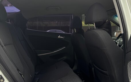 Hyundai Solaris II рестайлинг, 2013 год, 800 000 рублей, 26 фотография
