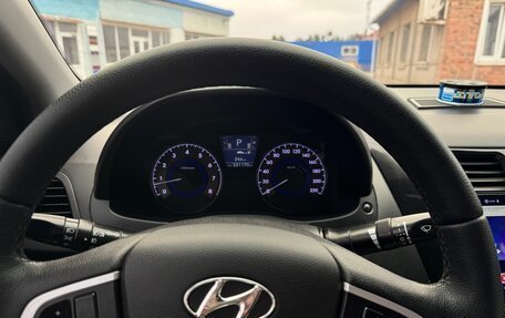 Hyundai Solaris II рестайлинг, 2013 год, 800 000 рублей, 32 фотография