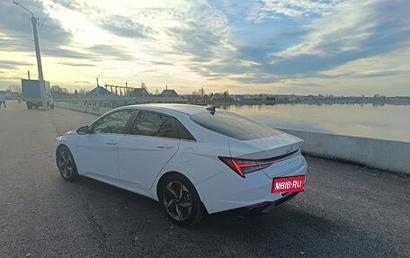 Hyundai Elantra, 2022 год, 2 600 000 рублей, 16 фотография