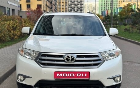 Toyota Highlander III, 2012 год, 1 895 000 рублей, 2 фотография