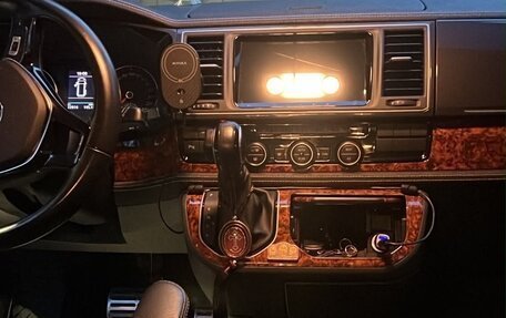 Volkswagen Multivan T6 рестайлинг, 2016 год, 5 990 000 рублей, 21 фотография