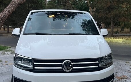 Volkswagen Multivan T6 рестайлинг, 2016 год, 5 990 000 рублей, 22 фотография