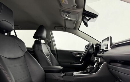 Toyota RAV4, 2020 год, 2 590 000 рублей, 21 фотография