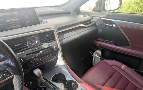 Lexus RX IV рестайлинг, 2018 год, 4 050 000 рублей, 10 фотография
