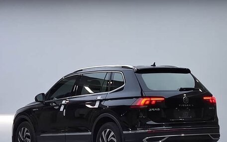 Volkswagen Tiguan II, 2022 год, 2 800 000 рублей, 3 фотография