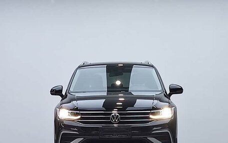 Volkswagen Tiguan II, 2022 год, 2 800 000 рублей, 5 фотография