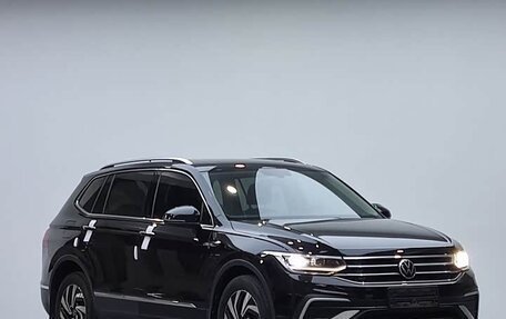 Volkswagen Tiguan II, 2022 год, 2 800 000 рублей, 6 фотография