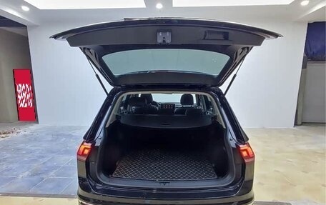 Volkswagen Tiguan II, 2022 год, 2 800 000 рублей, 17 фотография