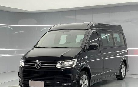 Volkswagen Caravelle T6 рестайлинг, 2019 год, 5 665 000 рублей, 1 фотография