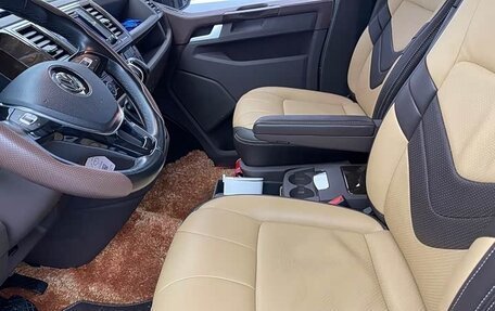 Volkswagen Caravelle T6 рестайлинг, 2019 год, 5 665 000 рублей, 8 фотография