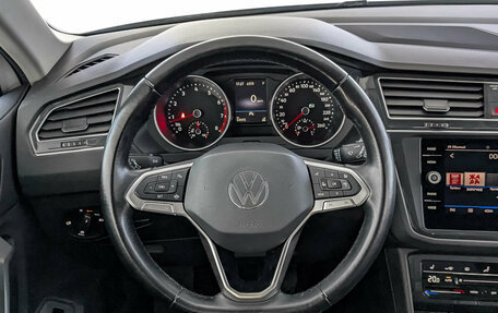 Volkswagen Tiguan II, 2021 год, 2 500 000 рублей, 21 фотография