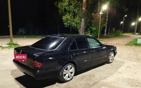Mercedes-Benz E-Класс, 1998 год, 350 000 рублей, 4 фотография