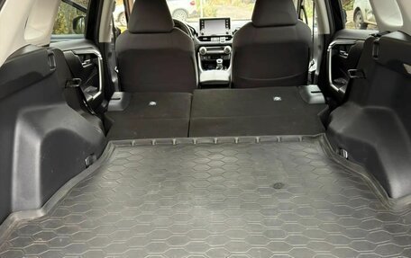 Toyota RAV4, 2021 год, 3 050 000 рублей, 13 фотография
