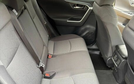 Toyota RAV4, 2021 год, 3 050 000 рублей, 17 фотография