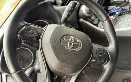 Toyota RAV4, 2021 год, 3 050 000 рублей, 10 фотография
