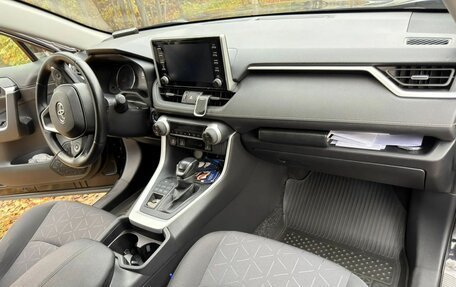Toyota RAV4, 2021 год, 3 050 000 рублей, 12 фотография