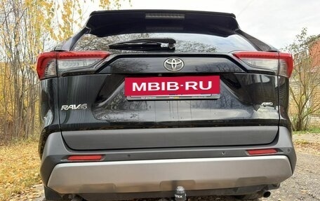 Toyota RAV4, 2021 год, 3 050 000 рублей, 7 фотография