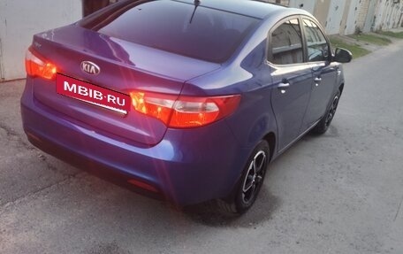 KIA Rio III рестайлинг, 2013 год, 850 000 рублей, 2 фотография