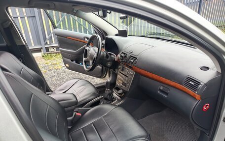 Toyota Avensis III рестайлинг, 2006 год, 500 000 рублей, 12 фотография