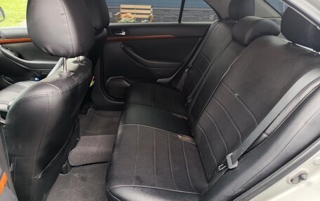 Toyota Avensis III рестайлинг, 2006 год, 500 000 рублей, 24 фотография