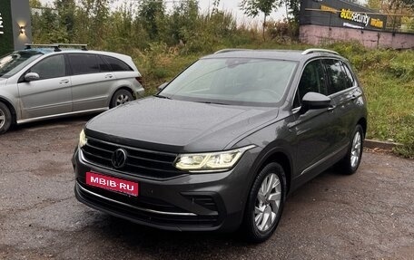 Volkswagen Tiguan II, 2021 год, 2 850 000 рублей, 1 фотография