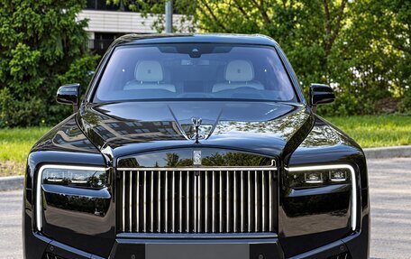 Rolls-Royce Cullinan, 2025 год, 67 000 000 рублей, 2 фотография