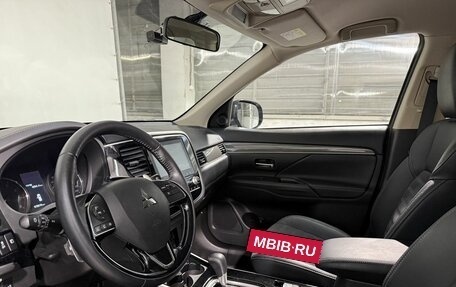 Mitsubishi Outlander III рестайлинг 3, 2021 год, 2 599 800 рублей, 8 фотография