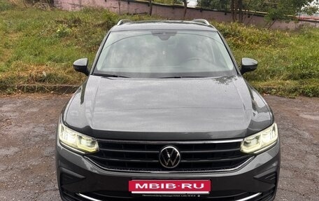 Volkswagen Tiguan II, 2021 год, 2 850 000 рублей, 17 фотография