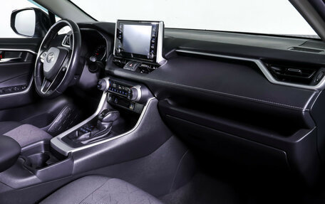 Toyota RAV4, 2021 год, 2 745 000 рублей, 10 фотография