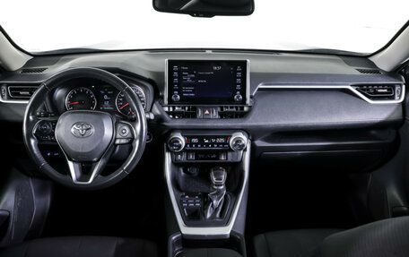 Toyota RAV4, 2021 год, 2 745 000 рублей, 12 фотография